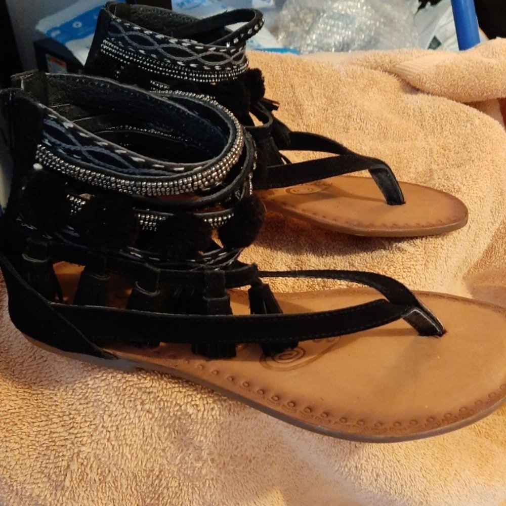 naughty Monkey Black roman style Sandals, Size 7.5 fit like a 7 tho.